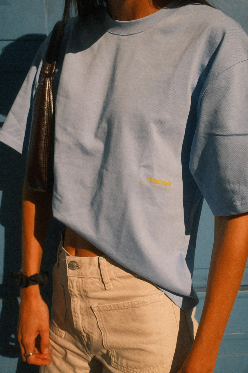 Heliophilia Oversized T-Shirt in Pastellblau – Zeitgeist Studios