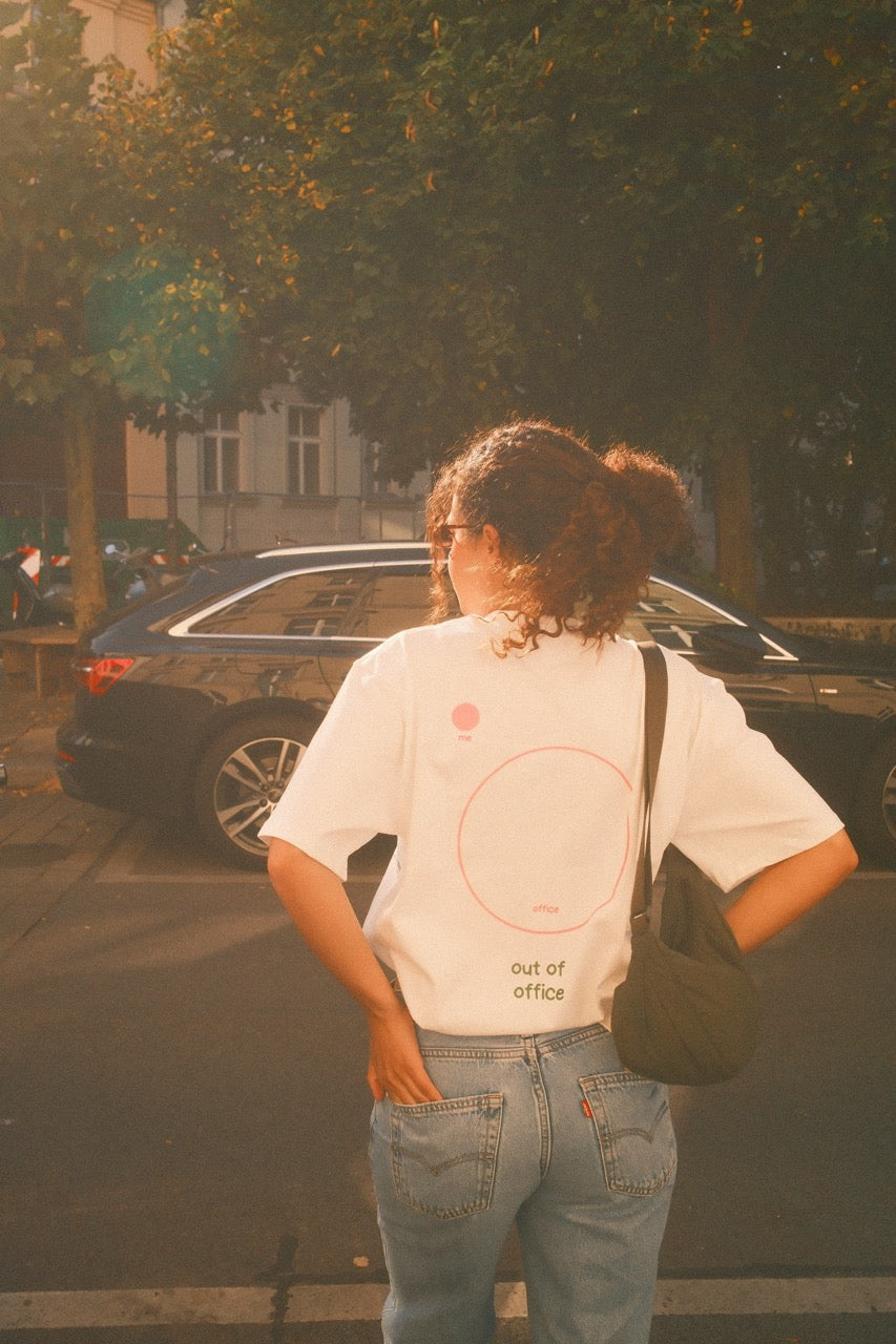 Out of Office Oversized T-Shirt in Creme – Zeitgeist Studios